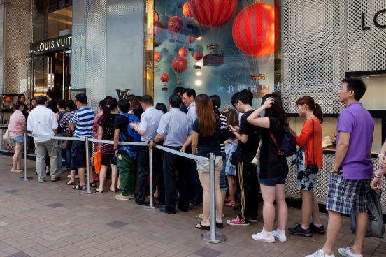 20191104 people queuing
